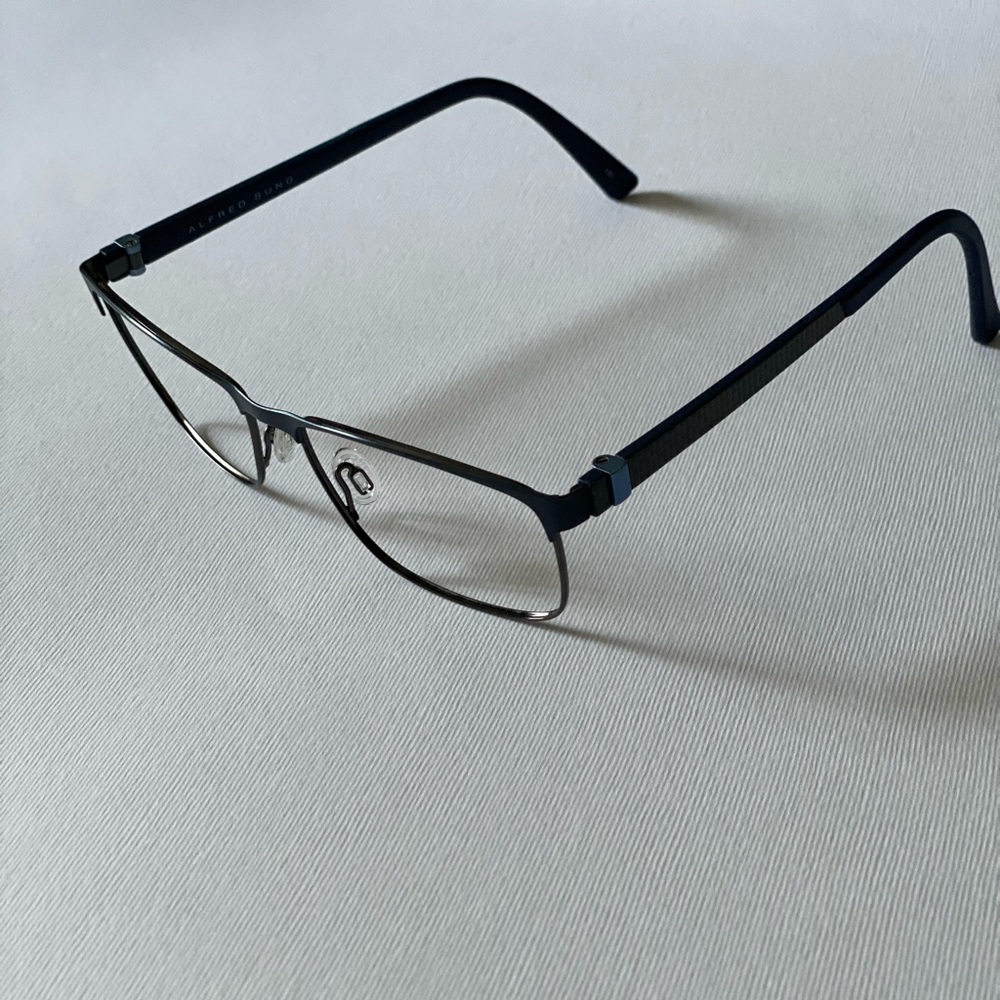 ALFRED SUNG Reading Frames